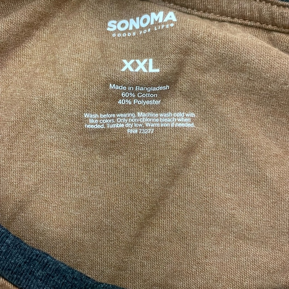 Men’s shirt. Never worn just washed.  XXL